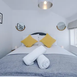 Stylish With Canal Views United Kingdom