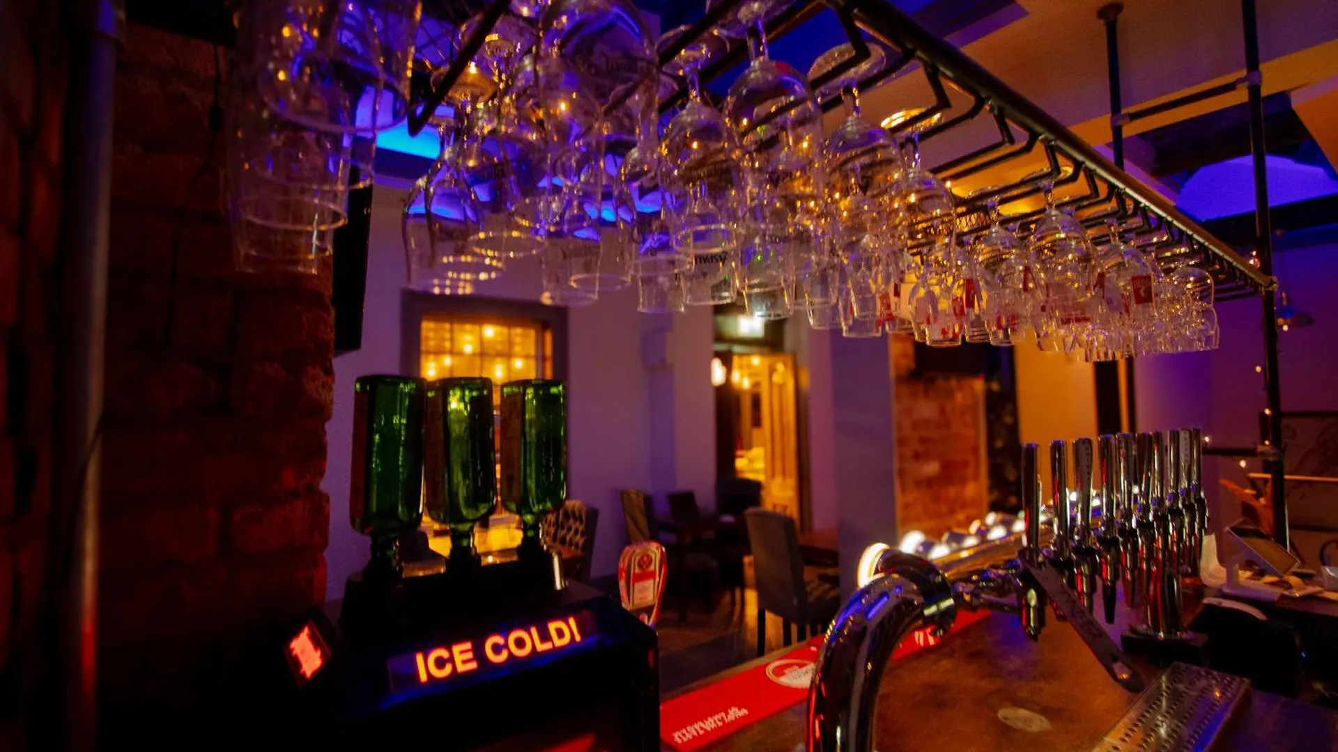 The George Wright Boutique Hotel, Bar & Restaurant Ρόδεραμ